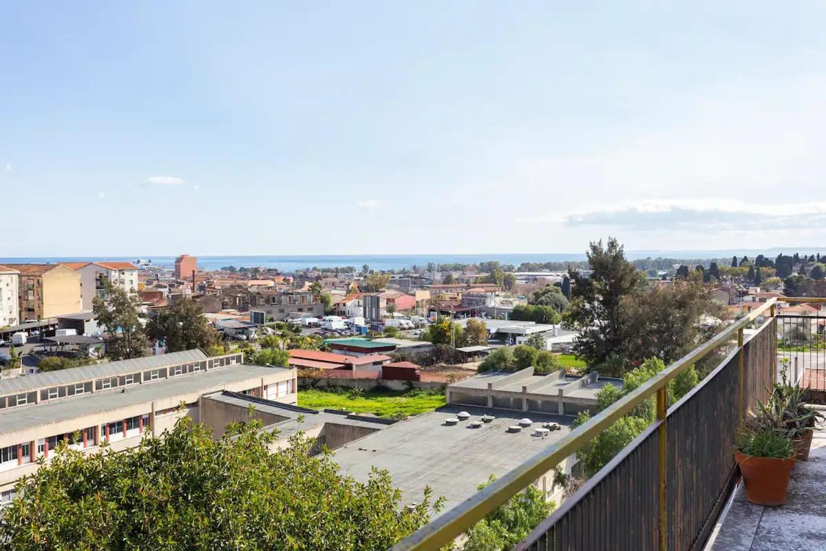 Top Floor Apartment Near Historic Fortino Catania Exterior foto